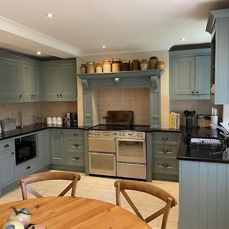 Holly Cottage, 2, Northbrook Park, Farnham-Up To 6 Adults Екстер'єр фото
