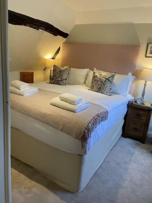 Holly Cottage, 2, Northbrook Park, Farnham-Up To 6 Adults Екстер'єр фото