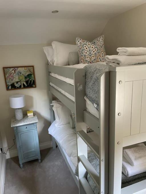 Holly Cottage, 2, Northbrook Park, Farnham-Up To 6 Adults Екстер'єр фото