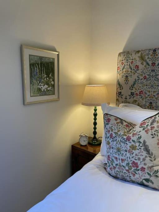 Holly Cottage, 2, Northbrook Park, Farnham-Up To 6 Adults Екстер'єр фото