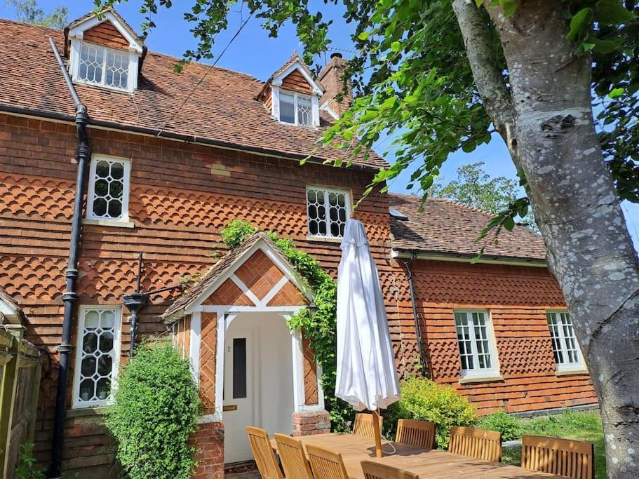 Holly Cottage, 2, Northbrook Park, Farnham-Up To 6 Adults Екстер'єр фото