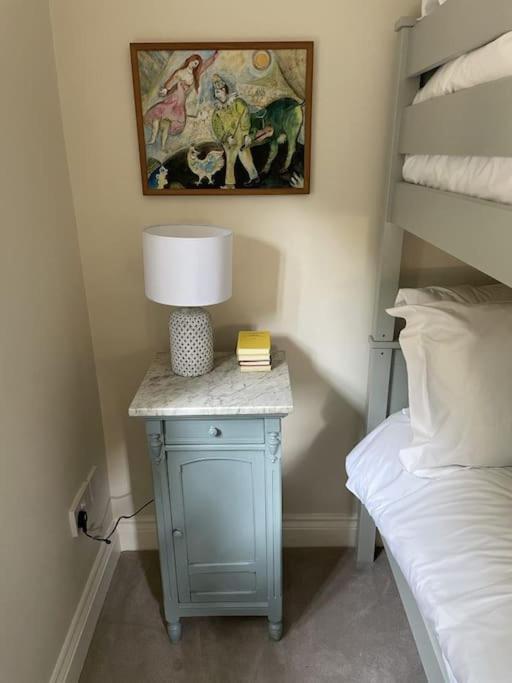 Holly Cottage, 2, Northbrook Park, Farnham-Up To 6 Adults Екстер'єр фото