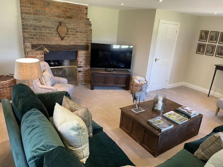 Holly Cottage, 2, Northbrook Park, Farnham-Up To 6 Adults Екстер'єр фото