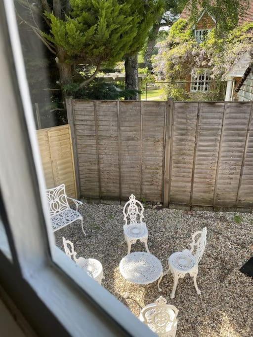 Holly Cottage, 2, Northbrook Park, Farnham-Up To 6 Adults Екстер'єр фото