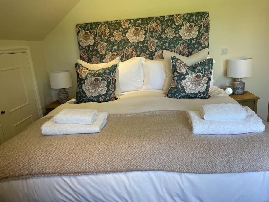 Holly Cottage, 2, Northbrook Park, Farnham-Up To 6 Adults Екстер'єр фото