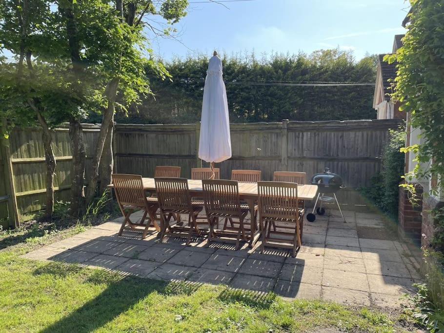 Holly Cottage, 2, Northbrook Park, Farnham-Up To 6 Adults Екстер'єр фото